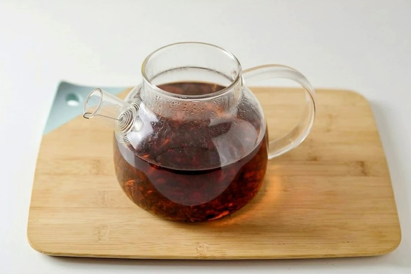 Napar z czarnuszki działa m.in. na układ odpornościowy, oddechowy i obniżenie poziomu cukru. Napar z czarnuszki działa m.in. na układ odpornościowy, oddechowy i obniżenie poziomu cukru.