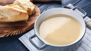 Wystarczą trzy składniki i 15 minut. Ta zupa krem rozgrzeje w jesienne dni