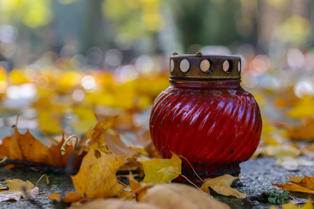 Znicz solarny to ekologiczny zamiennik tradycyjnych zniczy