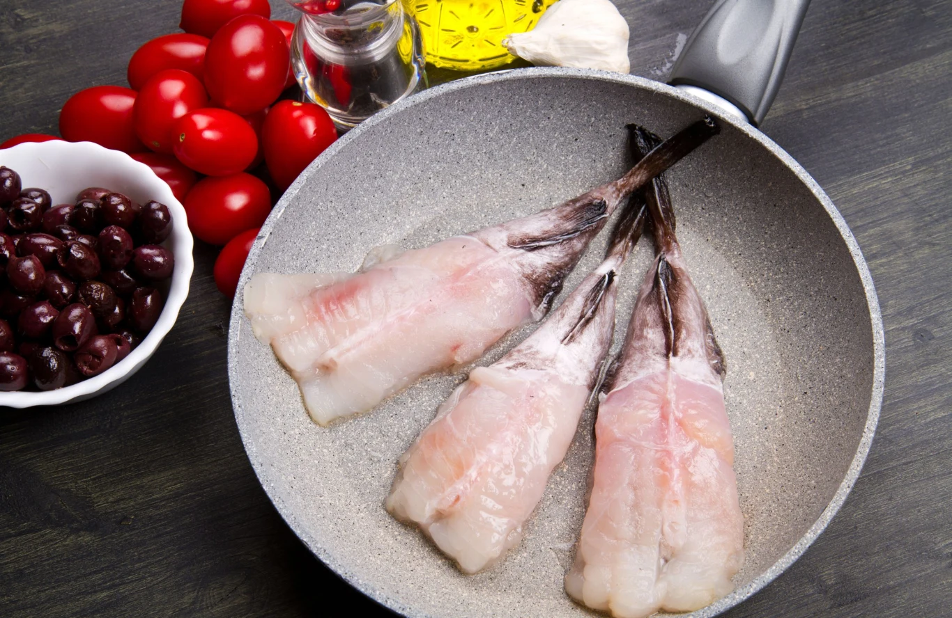 Wygląd żabnicy odstrasza, jednak jej mięso uważane jest za przysmak Wygląd żabnicy odstrasza, jednak jej mięso uważane jest za przysmak