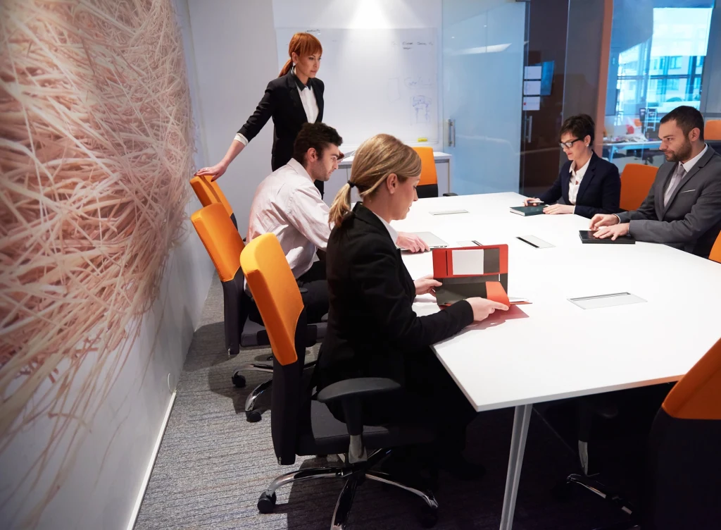 Pracownicy z wysokimi pensjami przechodzą z etatu na samozatrudnienie