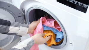 Ubrania odzyskają kolor i będą wyglądać jak nowe. Wystarczą trzy łyżki