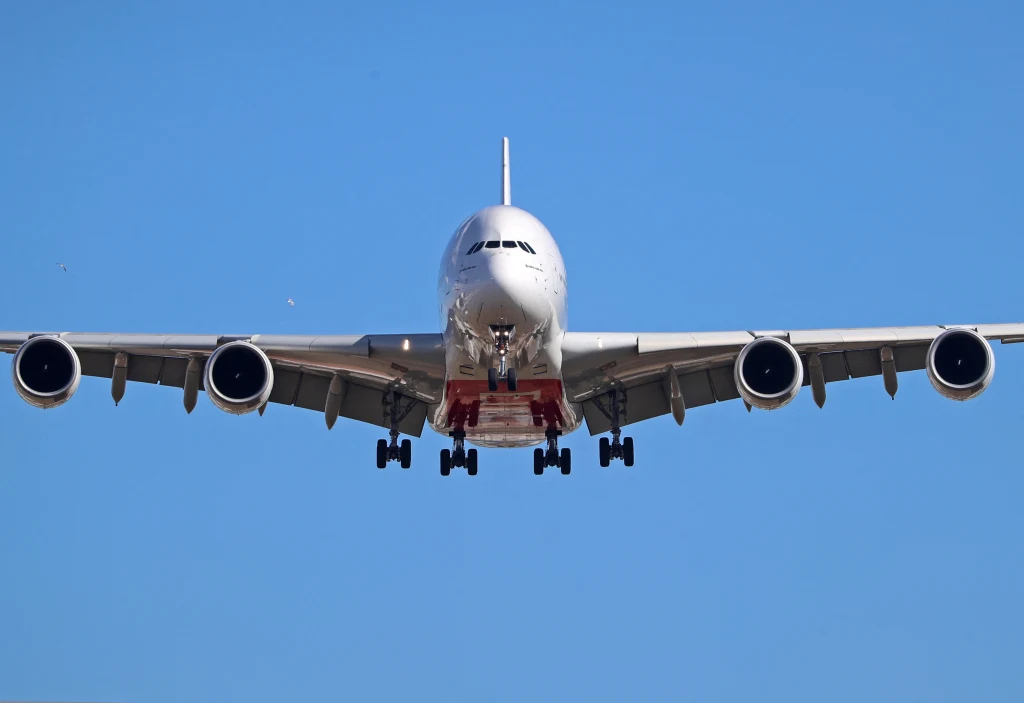 Emirates, linia lotnicza z Dubaju, poszukuje pracowników. Przeprowadzi rekrutację w Polsce