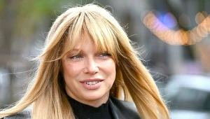 Odmieniona Liszowska w jesiennej stylizacji. Jej płaszcz robi furorę