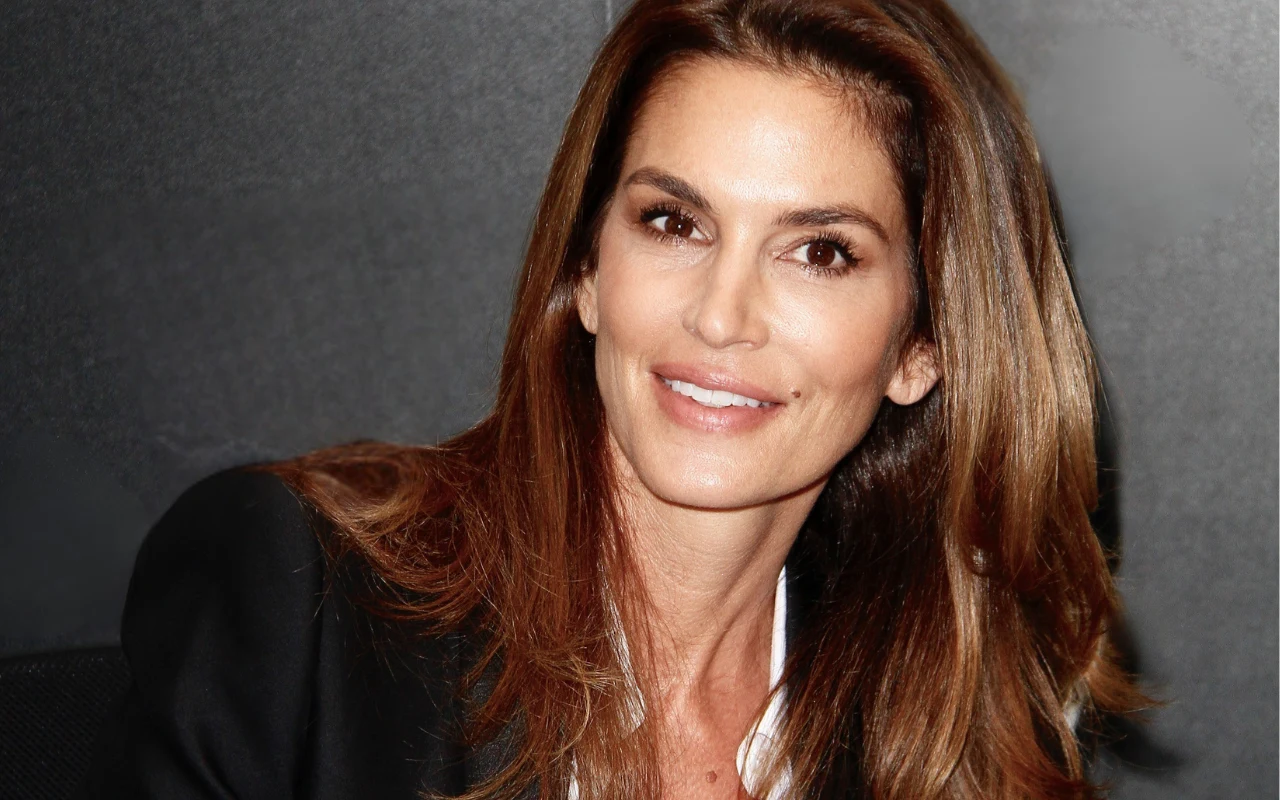 Cindy Crawford założyła tę samą stylizację na trzy imprezy!