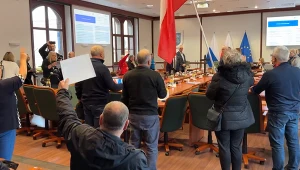 Awantura z legnickim ratuszu. Okrzyki mieszkańców przerwały obrady