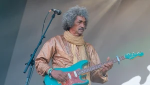 Z głębi Sahary na światowe sceny. Buntownicza legenda powraca do Polski