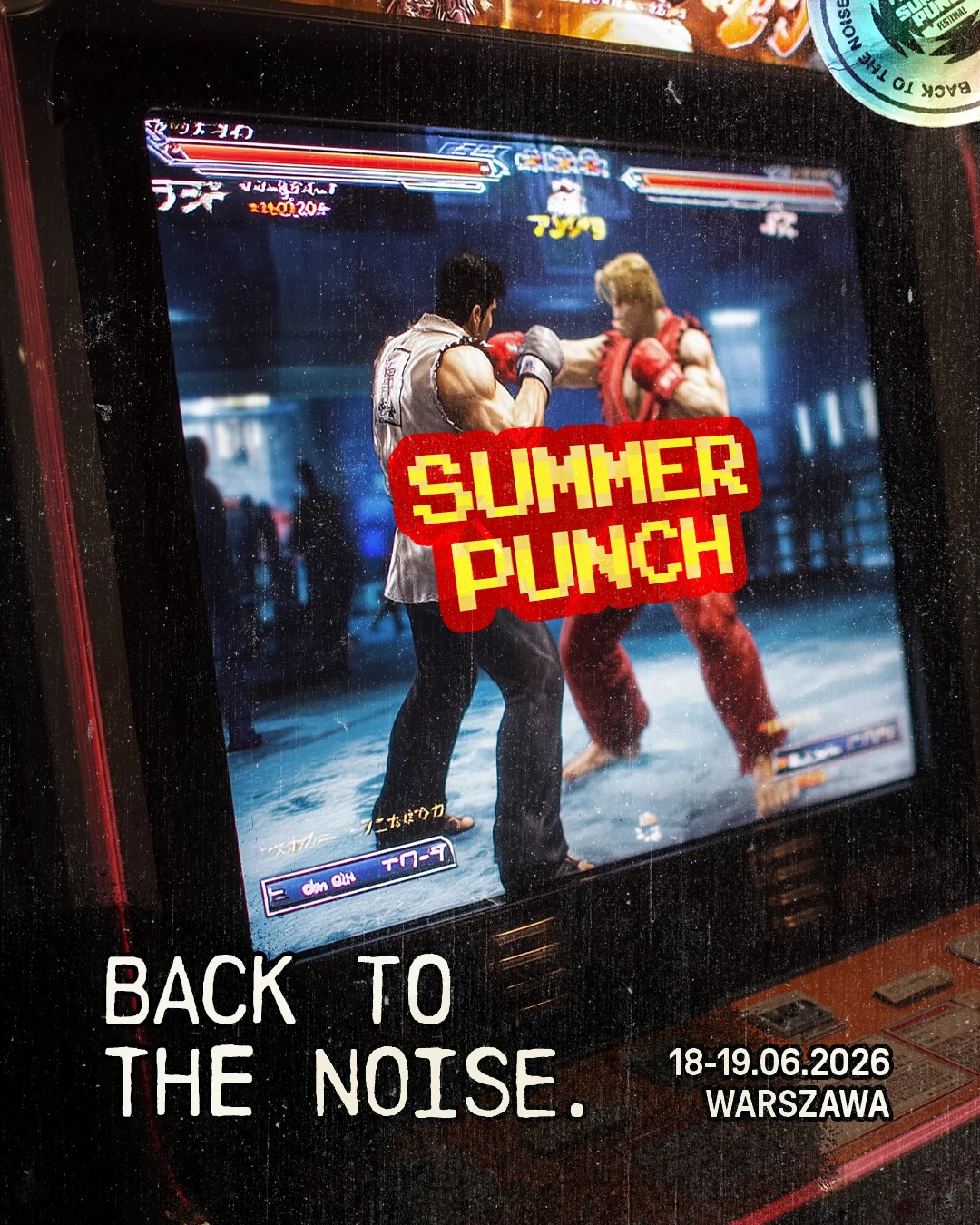 Ekran automatu do gier arcade z widoczną rozgrywką bijatyki, gdzie dwóch zawodników walczy ze sobą; na ekranie widoczny napis 'SUMMER PUNCH', poniżej informacja o wydarzeniu w Warszawie, 18-19.06.2026.