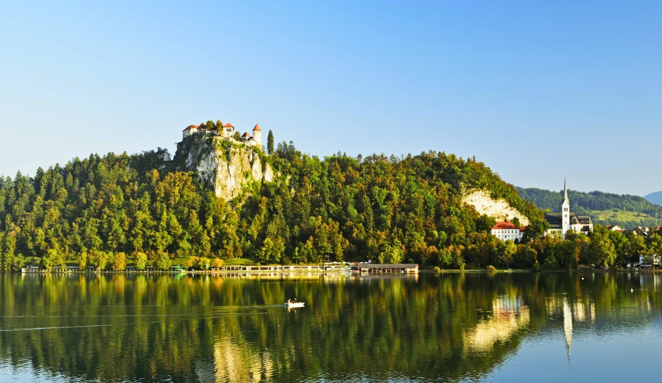 Zamek Bled w Słowenii wyróżnia się bajkowym wyglądem 