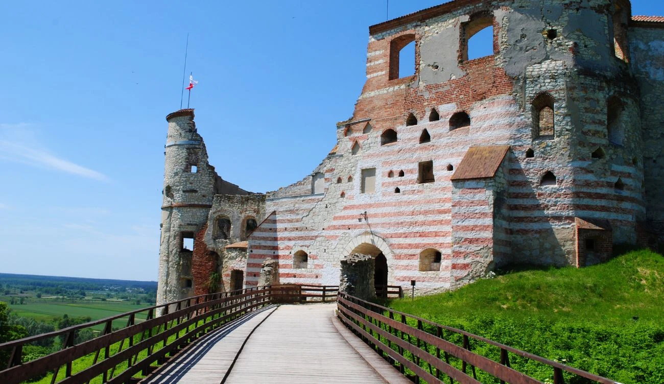Zamek Firlejów w Janowcu, choć jest ruiną, wciąż zachwyca podróżnych Zamek Firlejów w Janowcu, choć jest ruiną, wciąż zachwyca podróżnych