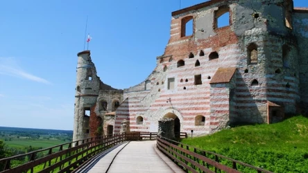 Zamek Firlejów w Janowcu, choć jest ruiną, wciąż zachwyca podróżnych