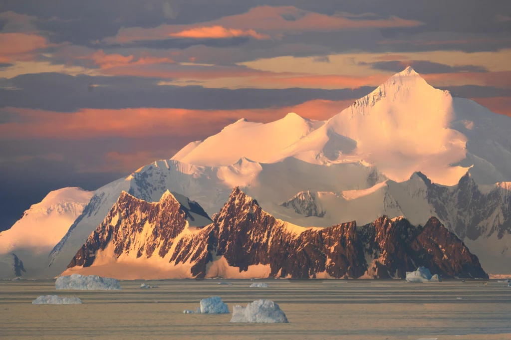 Ocean Południowy jest głęboki na 4000–5000 