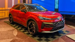 Volkswagen T-Roc urósł, ma bogate wyposażenie i paletę napędów. Jeden minus
