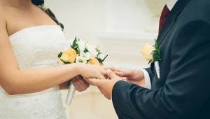 Poszła na własny ślub, będąc na zwolnieniu L4. ZUS zażądał zwrotu zasiłku