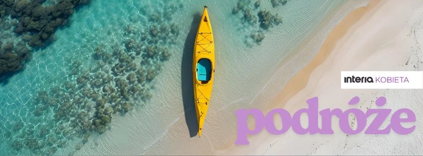 Żółty kajak na krystalicznie czystej wodzie w pobliżu piaszczystej plaży, po lewej stronie fragment rafy, napis 'podróże' w fioletowym kolorze oraz logo 'interia kobieta' w prawym górnym rogu.