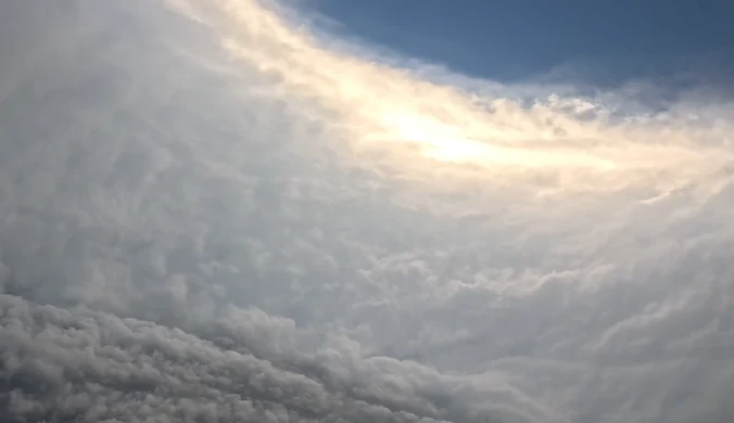 Takich ujęć nie oglądamy codziennie. Huragan Melissa od środka