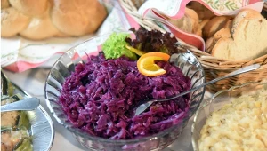 Babcia Irka zawsze dodaje jedną łyżkę. Kapusta nie traci koloru
