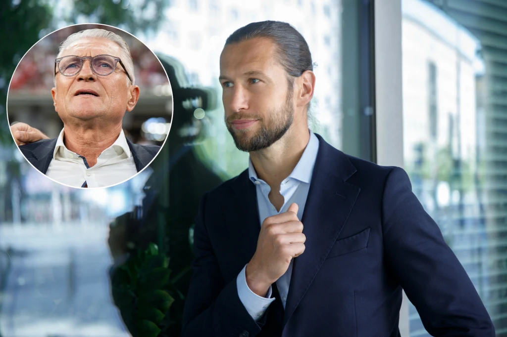 Adam Nawałka i Grzegorz Krychowiak Mężczyzna w eleganckim garniturze, z pewnym siebie wyrazem twarzy, stoi przy szklanej ścianie, trzymając rękę przy kołnierzyku koszuli. W okrągłym wstawieniu widoczny starszy mężczyzna w okularach, patrzący w górę, znajdujący się w otoczeniu stadionu.