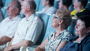 Zniżki, tańsze bilety, rabaty. Przywileje, o których nie każdy senior wie