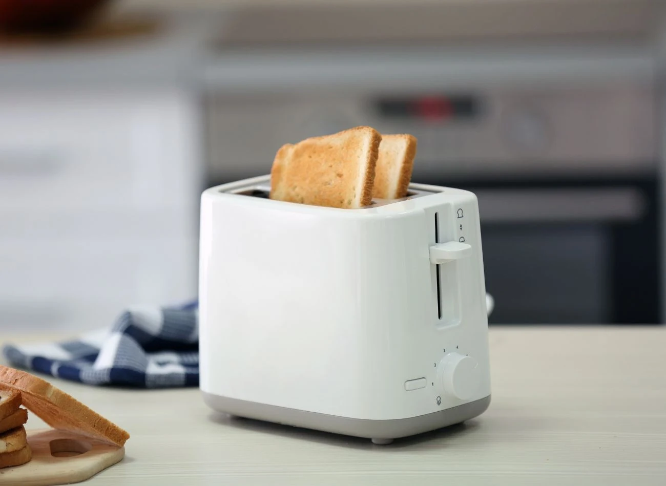 Toster to jedno z tych urządzeń, których nie wolno podłączać do przedłużacza.