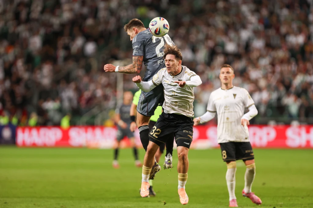 W meczu ligowym Legia Warszawa pokonała Pogoń Szczecin 1:0 W meczu ligowym Legia Warszawa pokonała Pogoń Szczecin 1:0