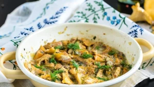 Boczniaki w sosie ziołowym to pyszny, jesienny obiad