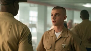 Miles Heizer w serrialu "Rekruci"