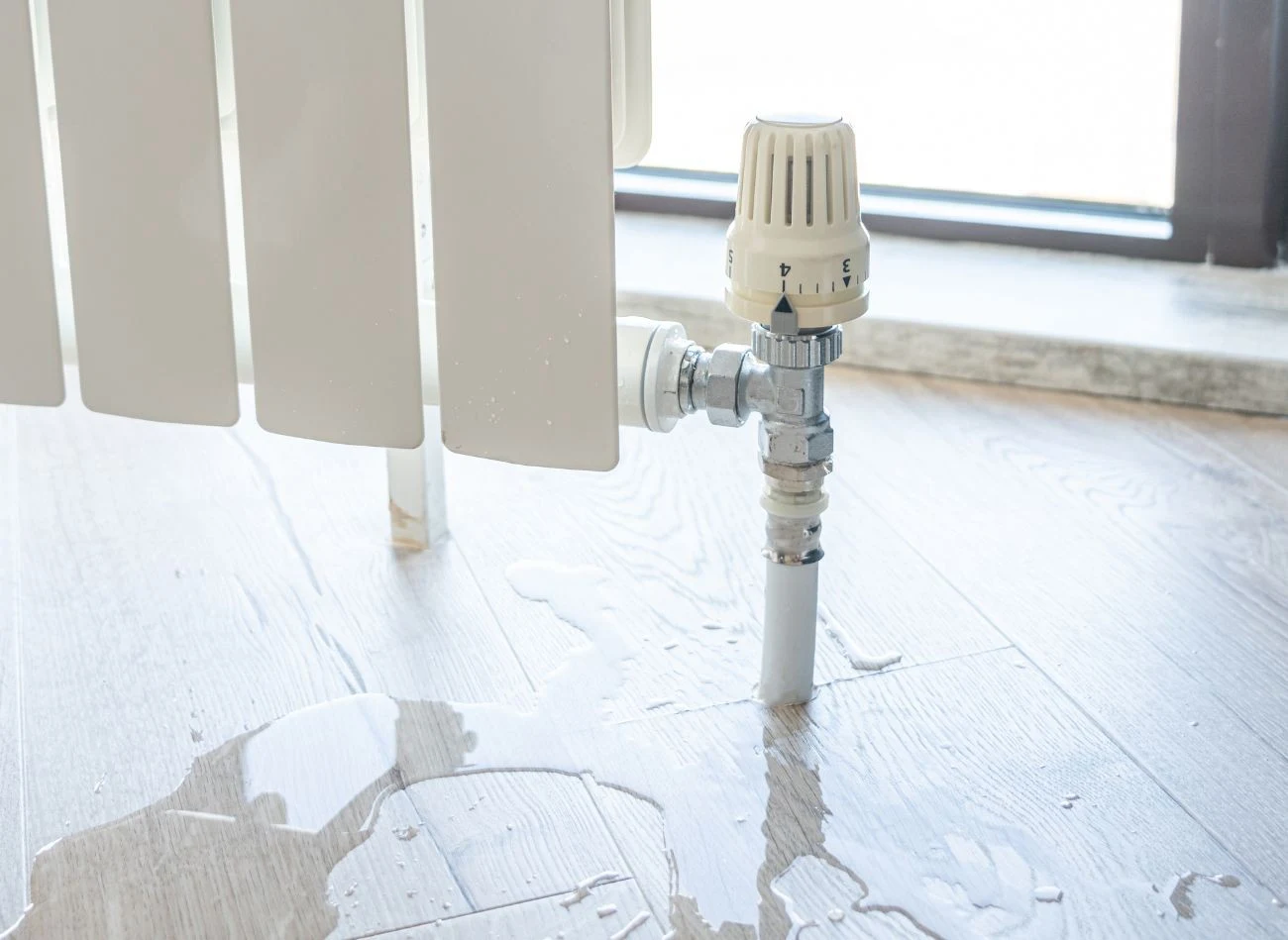 Odpowietrzenie grzejników to jeden z najskuteczniejszych sposobów na przywrócenie prawidłowej pracy całej instalacji