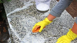 Jak szybko, skutecznie i bezpiecznie wyczyścić nagrobek? Oto plan na ekspresowe czyszczenie.