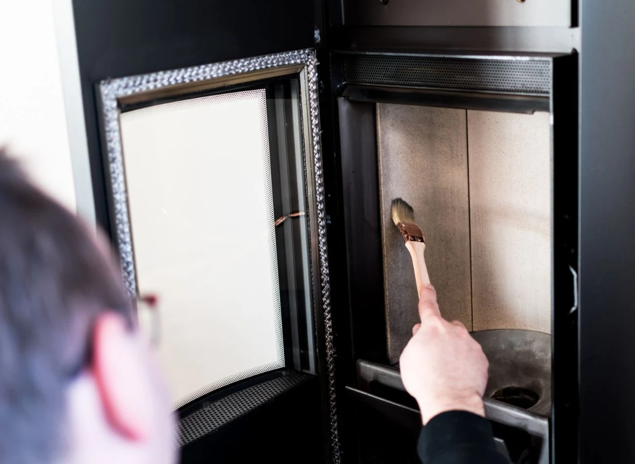 Złej jakości pellet może prowadzić do awarii elementów pieca, takich jak podajnik czy zapalarka.