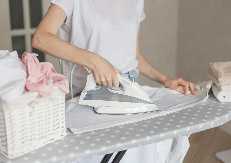 Czyste żelazko będzie pracować znacznie dłużej i efektywniej.