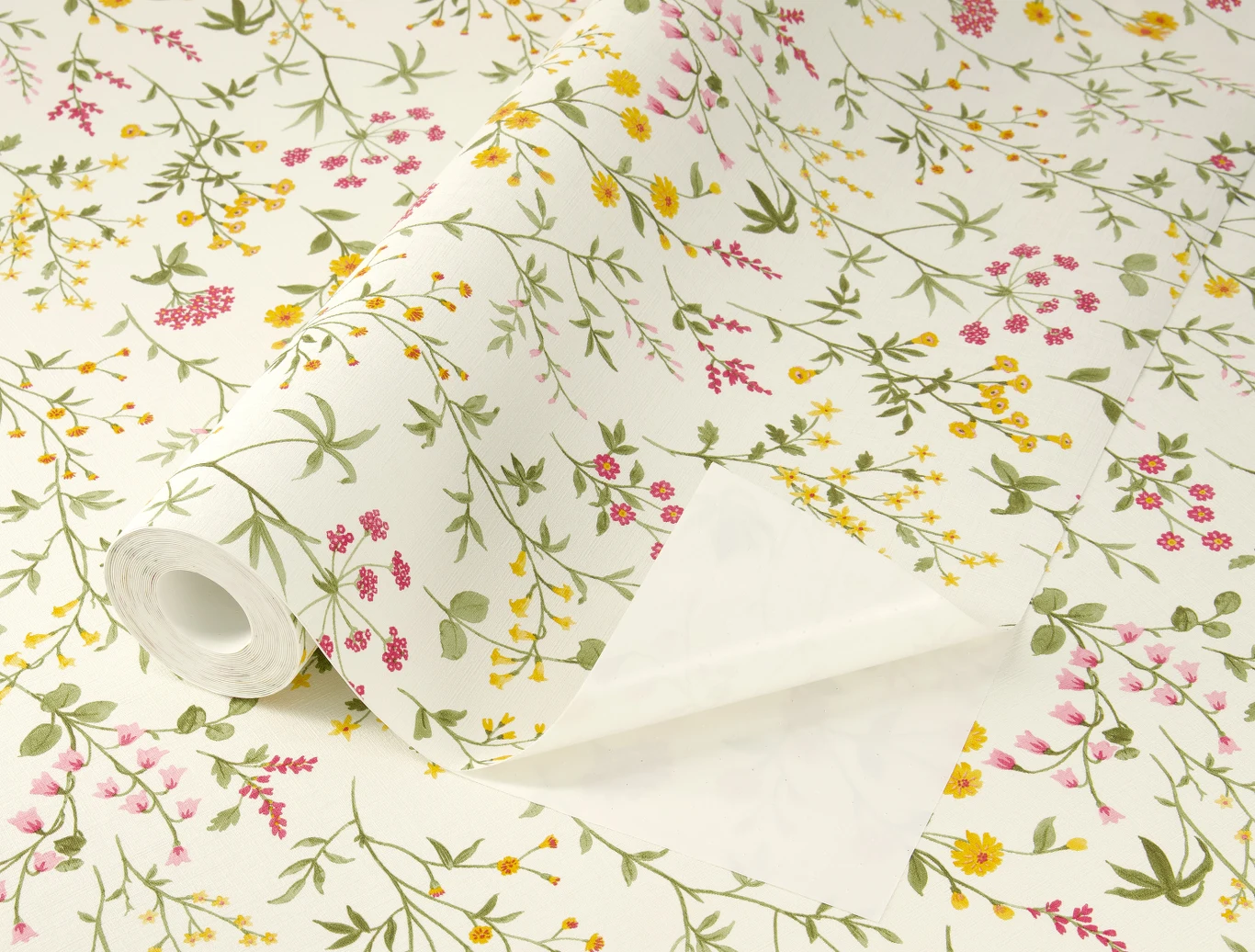 Tapeta jest od razu gotowa do przyklejenia