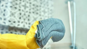 Te metoda czyszczenie prysznica z osadu może cię zaskoczyć.