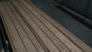 Wybór odpowiedniej podłogi to decyzja, która wpływa nie tylko na wygląd wnętrza, ale również na komfort codziennego życia