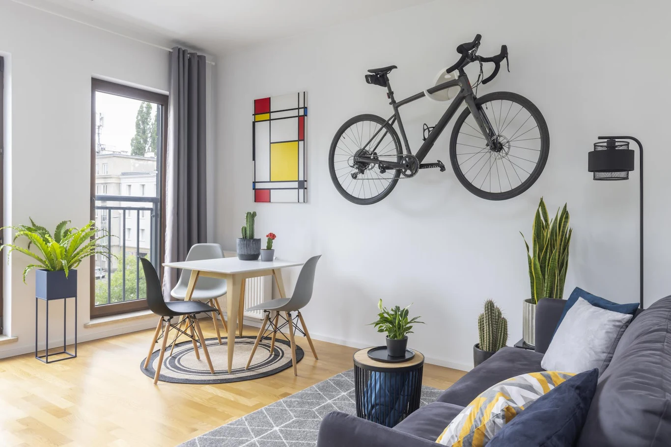 Dwa kółka na ścianie po prostu wyglądają… cool