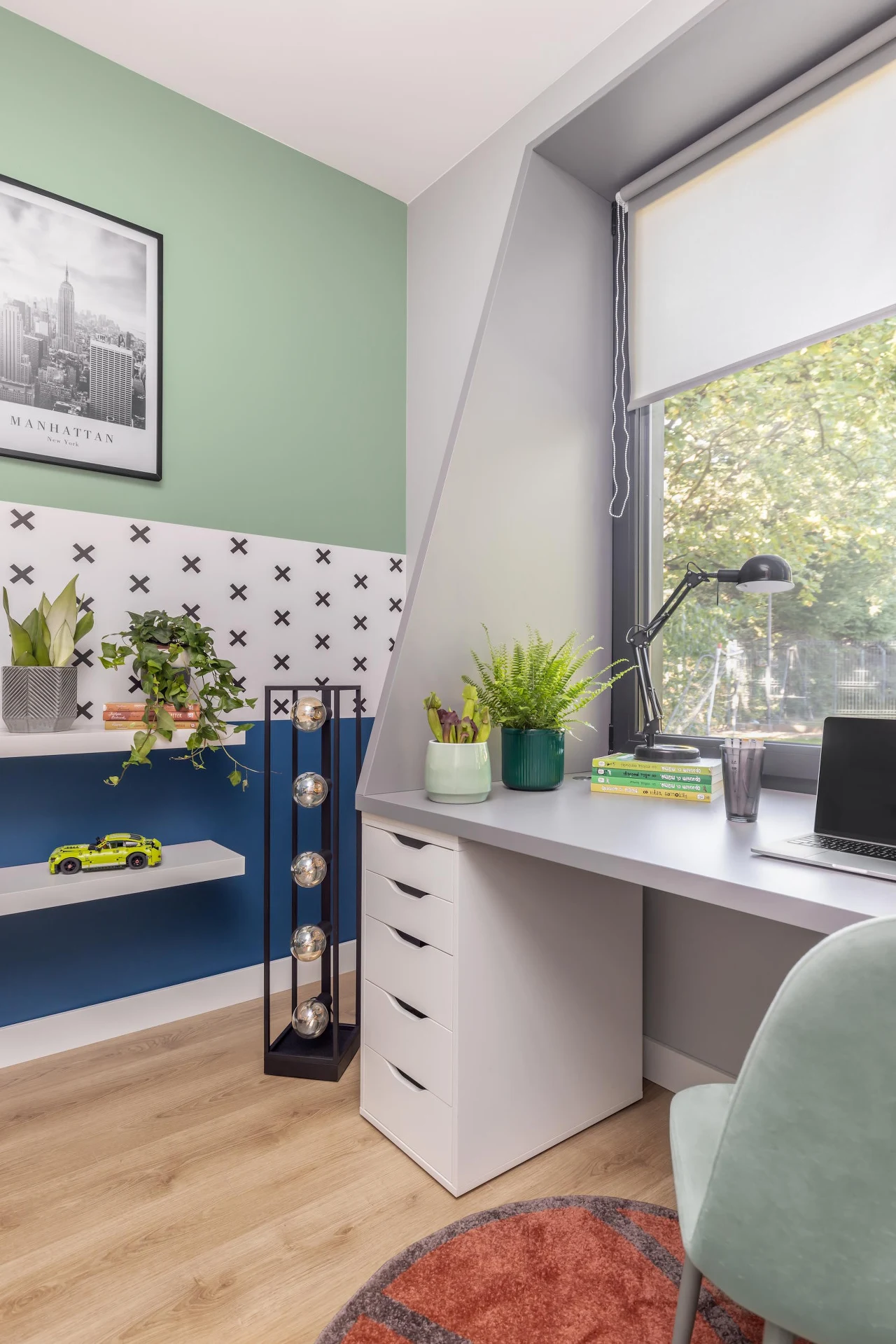 Roleta zaciemniająca pozwala szybko przejść w „tryb offline”