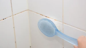 Jak zrobić domowy środek do czyszczenia fug?