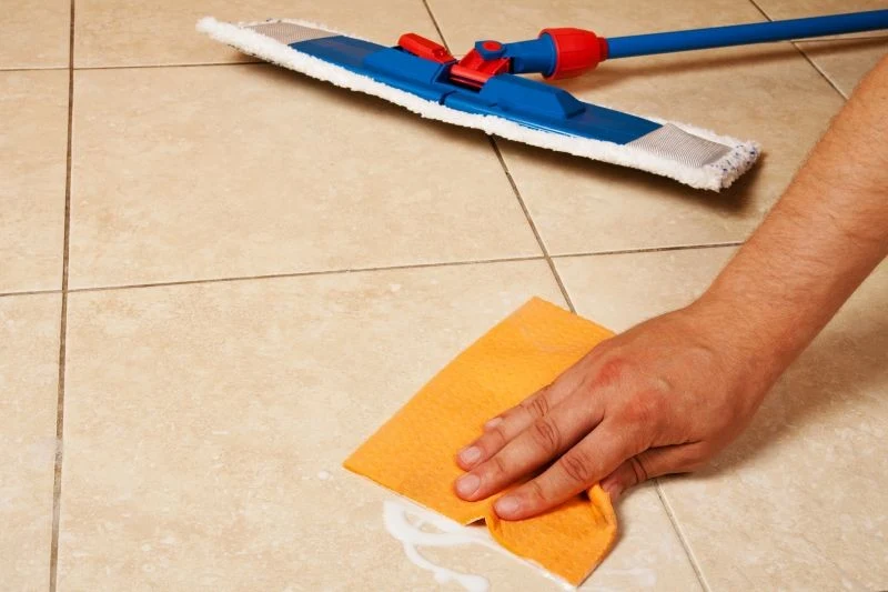 Fugi warto czyścić domowym środkiem co najmniej raz w tygodniu