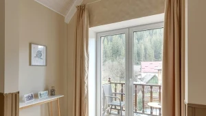 Wybór odpowiednich drzwi tarasowych to decyzja, która ma bezpośredni wpływ na komfort codziennego życia