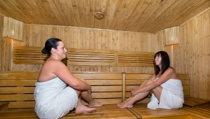 Nigdy nie rób tego w saunie. Chyba że chcesz doprowadzić włosy do ruiny