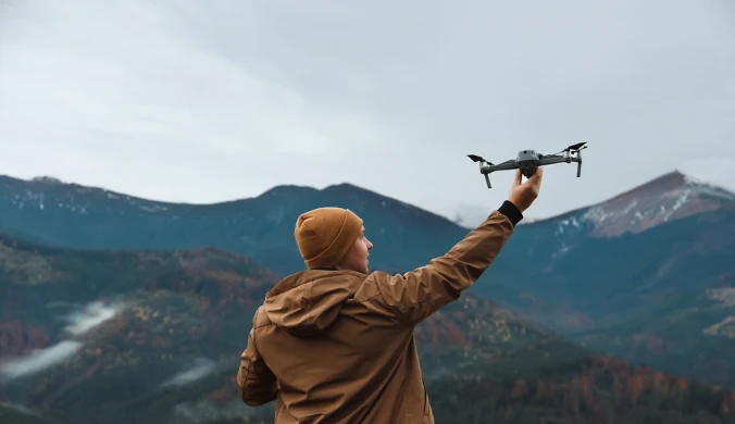 W listopadzie wchodzi nowy obowiązek dla właścicieli dronów. Co się zmieni?