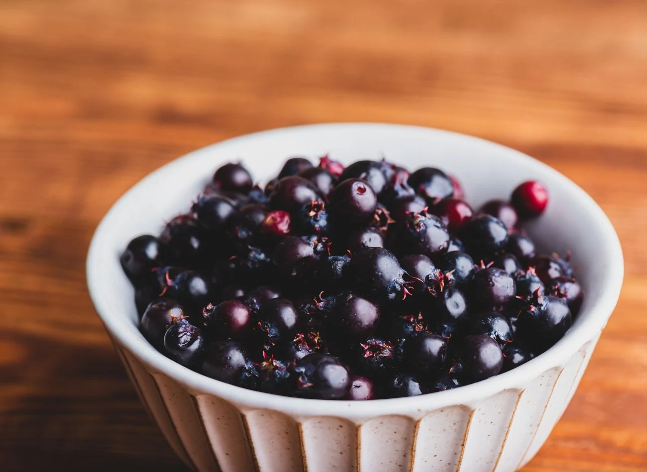 Świdośliwę można jeść bezpośrednio z krzaczka, ale doskonale sprawdzi się też do przetworów.