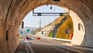 Coraz więcej tuneli w Polsce. Jak zachować się w razie awarii lub pożaru? 