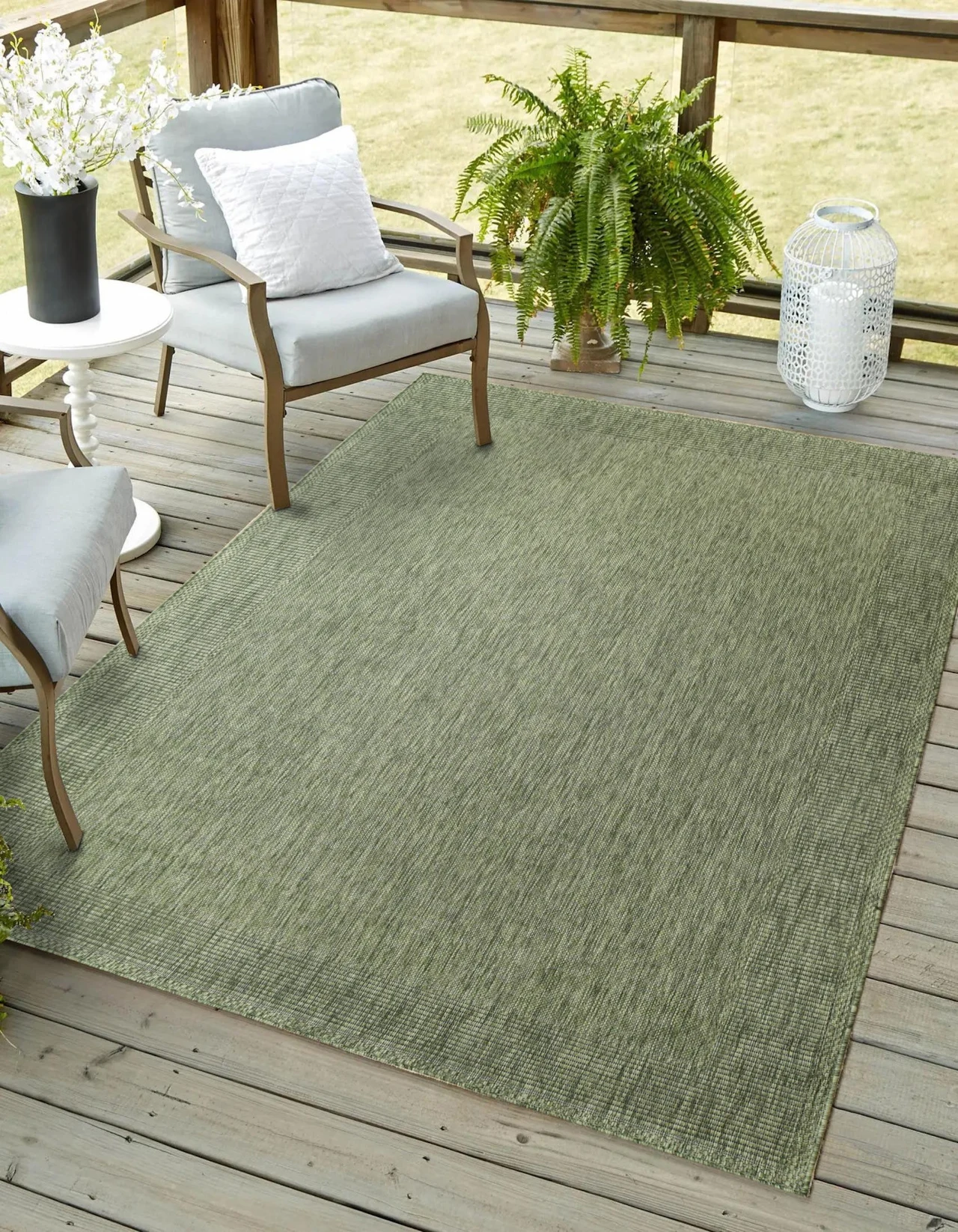 Dywany zewnętrzne świetnie działają jako dodatek do innych rozwiązań lub efektowny sezonowy akcent