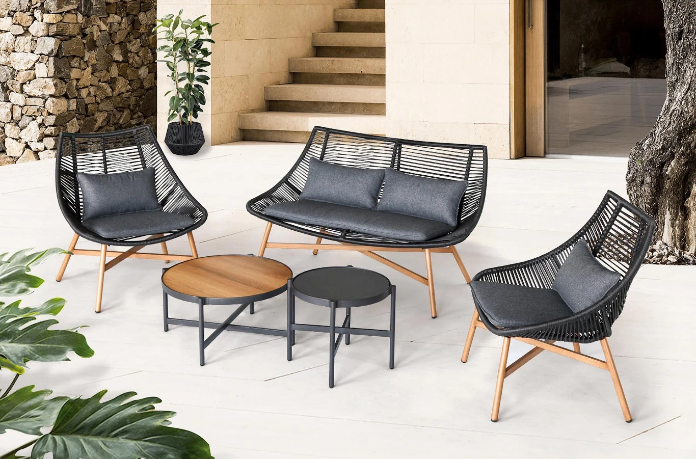 Płytki z kamienia idealnie wpisują się w nowoczesne i klasyczne projekty