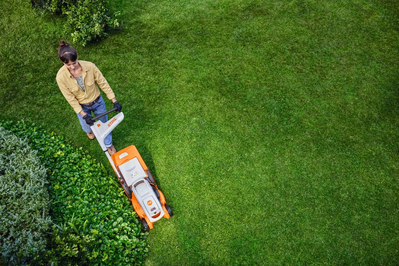 Przy zakupie dowolnej kosiarki, robota koszącego lub traktora ogrodowego STIHL do 30