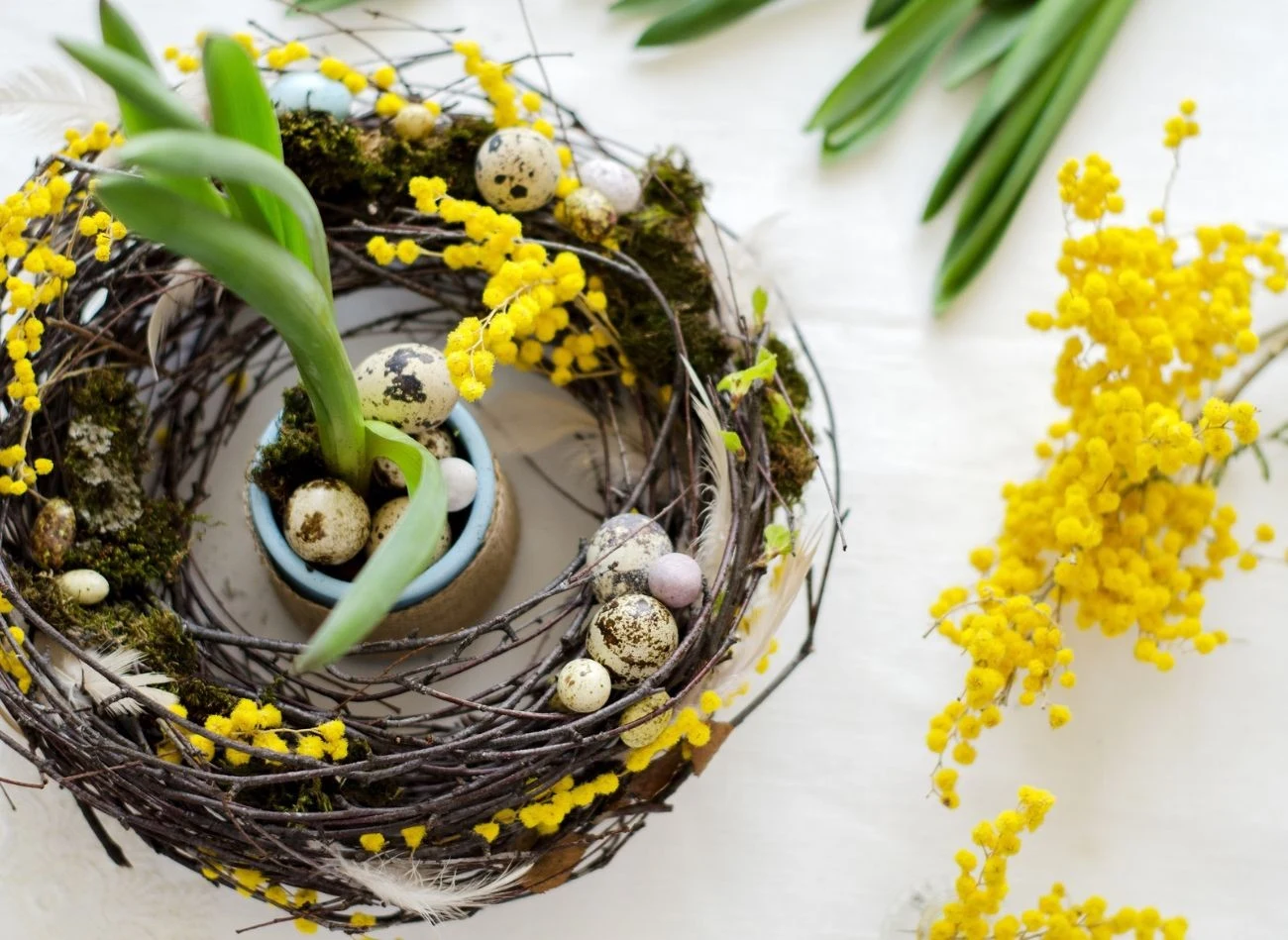 Wianek na drzwi oraz stół to hit tegorocznych świąt wielkanocnych.