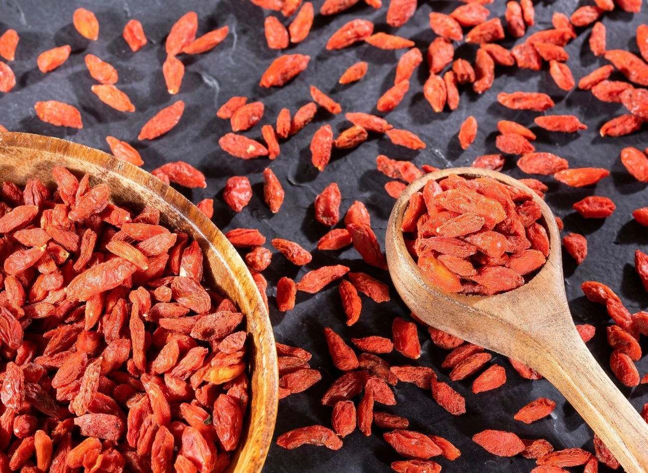 Spożywanie jagód goji może wspierać układ odpornościowy, poprawiać wzrok, chronić wątrobę.