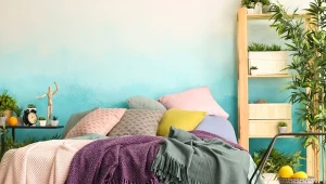 Efekt ombre można wprowadzić do różnych stylów aranżacyjnych i pomieszczeń. Sprawdzi się nie tylko w salonie, ale też sypialni lub gabinecie.