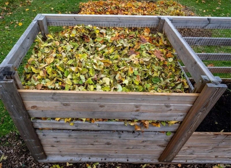 Kompostowanie w pryzmie trwa zwykle od 6 miesięcy do roku